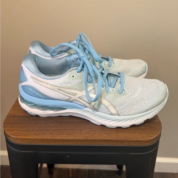 ASICS Gel Nimbus 23 Women’s 10 Blue Mist Running Tennis Shoes Athletic - Picture 1 of 8